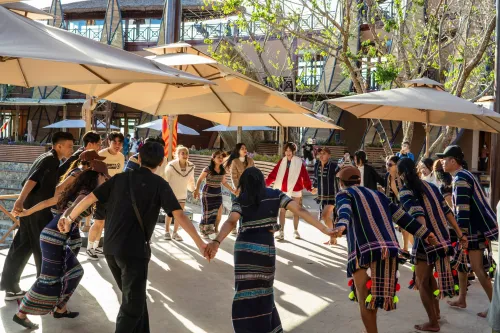 Tour Nha Trang Đà Lạt Diamond Bay Bãi Dài, cáp treo Vinpearl Harbour