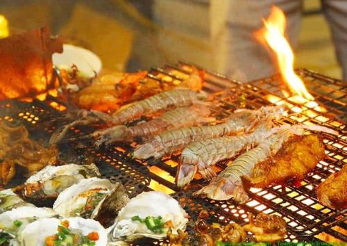 tiec-nuong-hai-san-bao-tom-hum-binh-hung