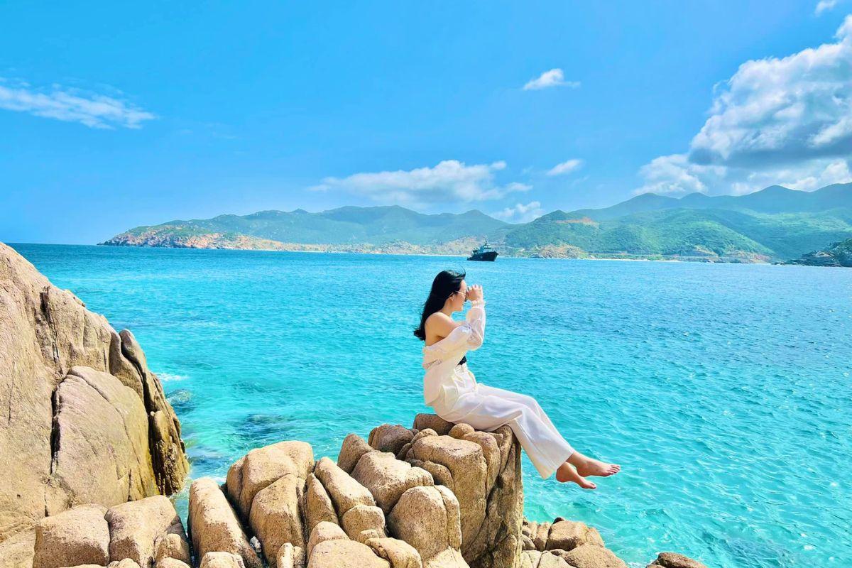tour ninh chu binh hung tron goi tau lua tanyoli tom hum haidangtravel