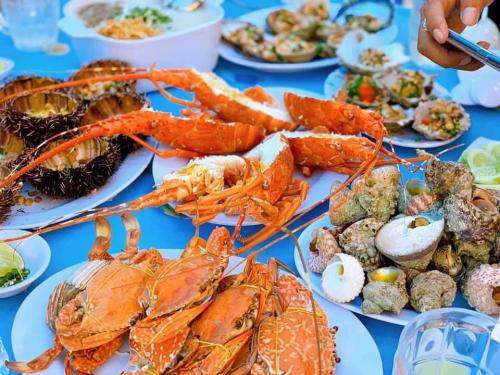 dac-san-tom-hum-dao-binh-hung-tuoi-song