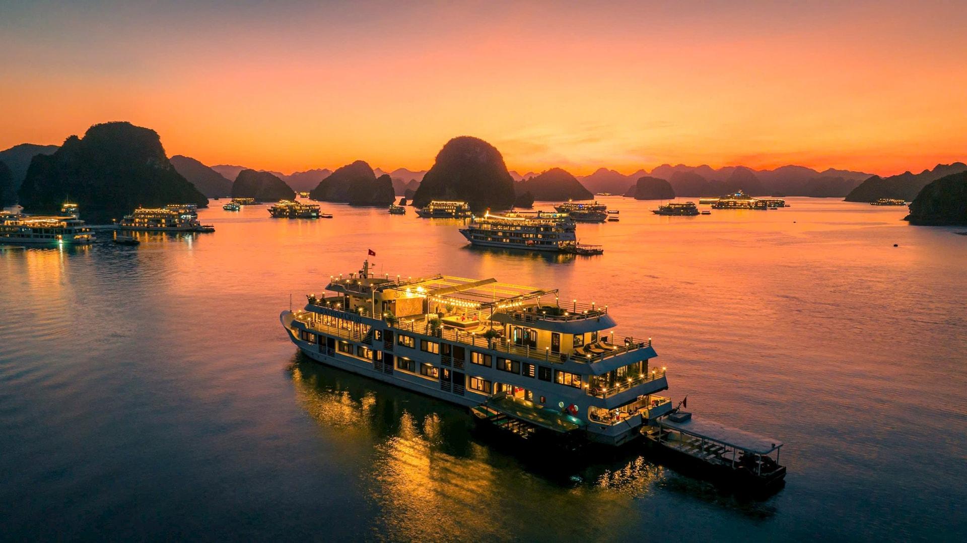 du lich vinh ha long du thuyen 5 sao hang sung sot