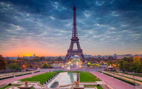 Thap Eiffel kien truc bieu tuong Phap tour Chau Au HAIDANGTRAVEL